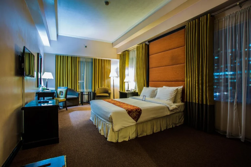 Hotel Rembrandt guest room