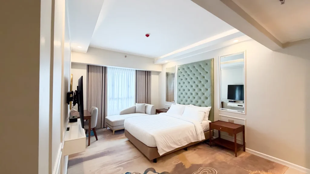 Room Deluxe King 01