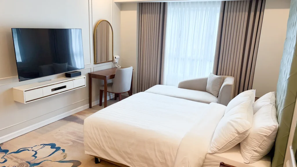 Room Deluxe King 03