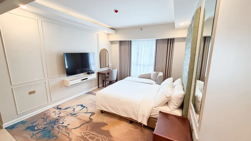 Room Deluxe King 04