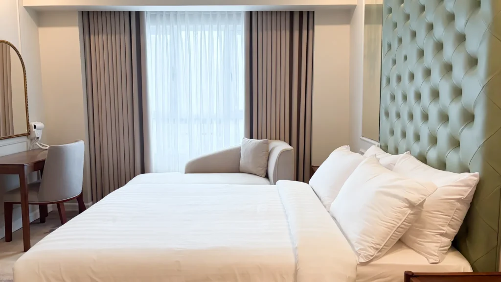 Room Deluxe King 05